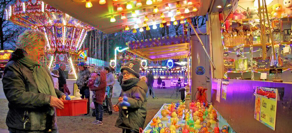Entenangeln auf dem Weihnachtsmarkt am Kulturhaus in Tangerhütte.