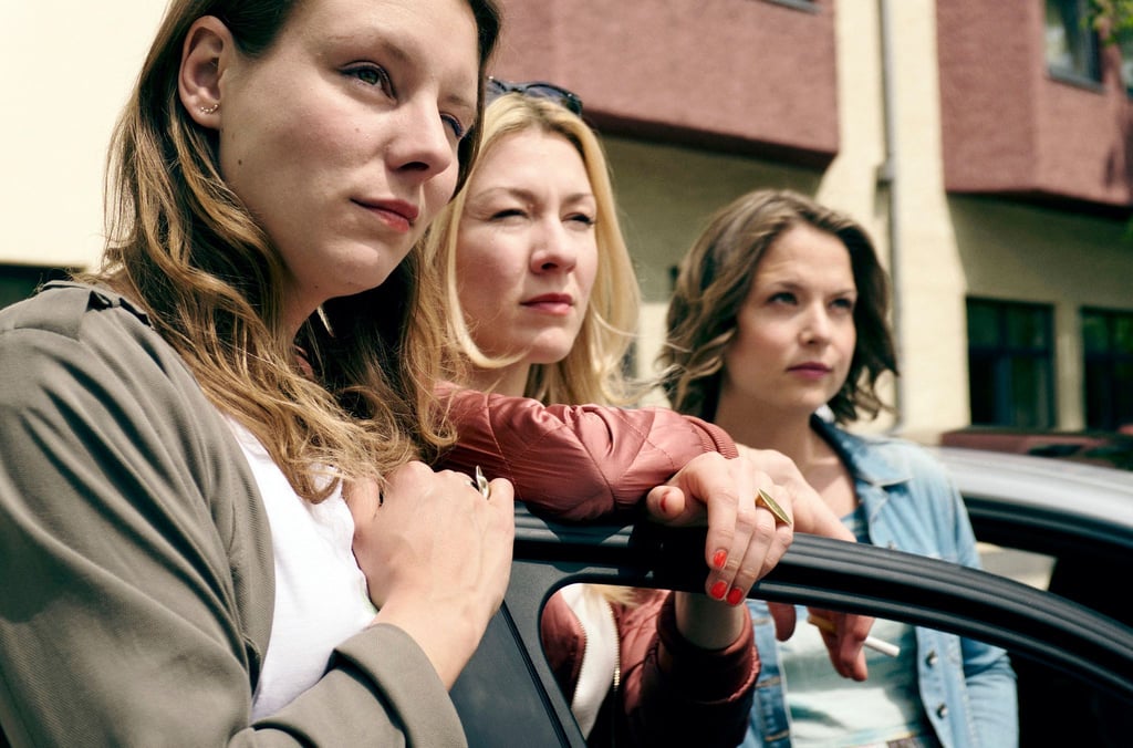 Tati (Xenia Tiling), Mel (Genija Rykova) und Lou (Josephine Ehlert) sind bereit für den Urlaub.