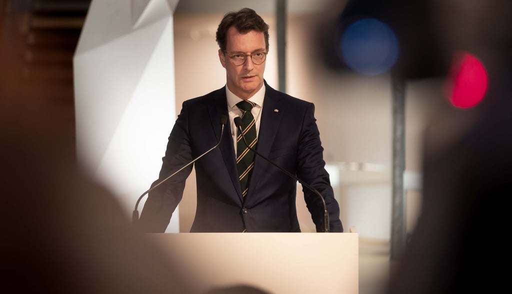 Ministerpräsident Hendrik Wüst während eines Pressestatements.