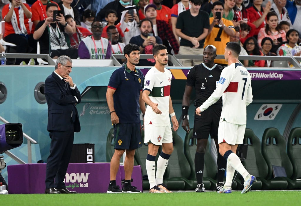 André Silva bei seiner Einwechslung für Cristiano Ronaldo (r.) gegen Südkorea.