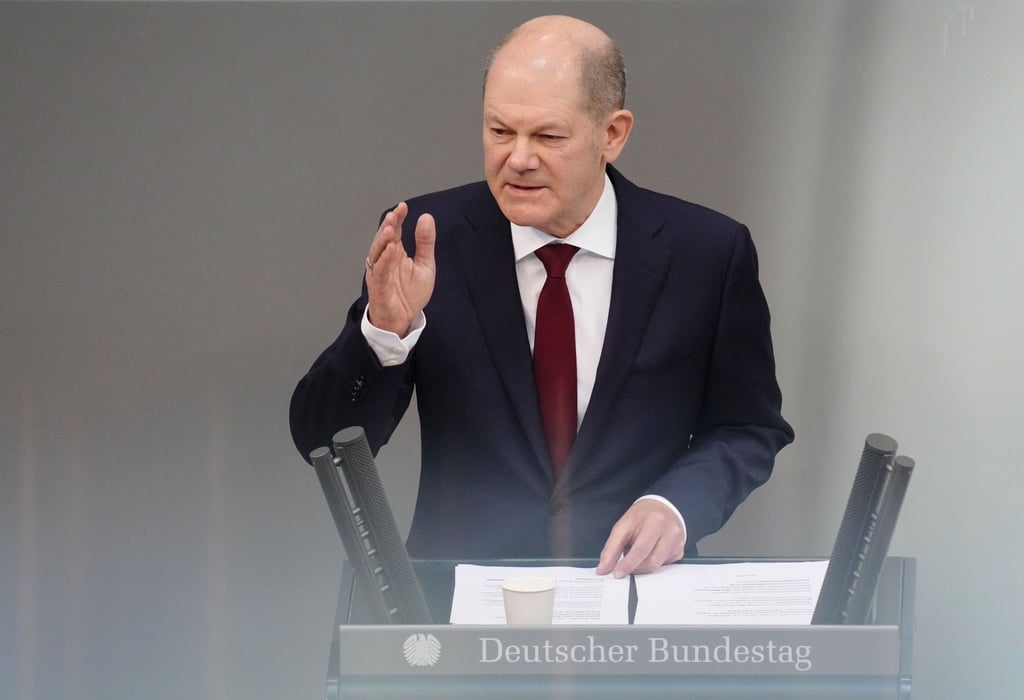 Bundeskanzler Olaf Scholz hält eine Regierungserklärung.
