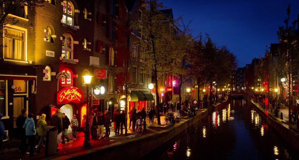 Der Rotlichtbezirk De Wallen in Amsterdam.