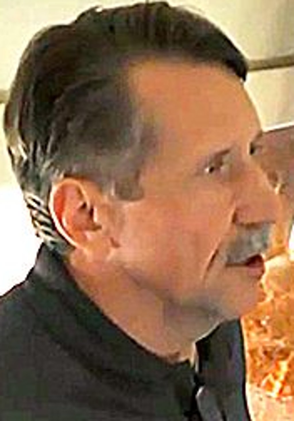 Viktor But nach seiner Entlassung im Flugzeug