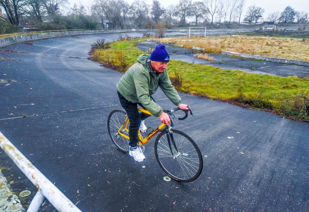 Dieter Grünke ist früher auf der Rennradbahn Wettkämpfe gefahren. Nun soll hierher Leben zurückkehren.