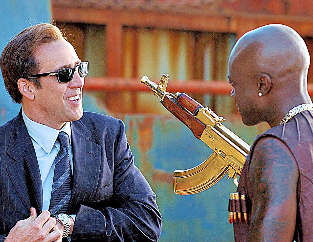 Nicolas Cage (l.) als Waffenschieber Viktor But in Andrew Niccols („Gattaca“) Hollywood-Film „Händler des Todes“ von 2005.