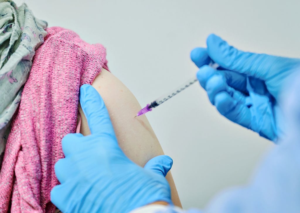 Am 16. März dieses Jahres trat die einrichtungsbezogene Impfpflicht in Kraft. Fortan sollten nur noch vollständig gegen Corona geimpfte Mitarbeiter in Kliniken und Pflegeeinrichtungen arbeiten. Ende des Jahres läuft das Gesetz aus.