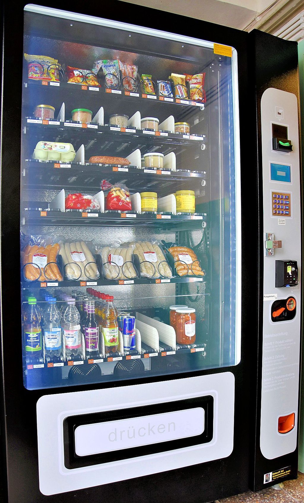 Snacks, Getränke und regionale Lebensmittel bietet der „Tante Emma“-Automat in Trautenstein.