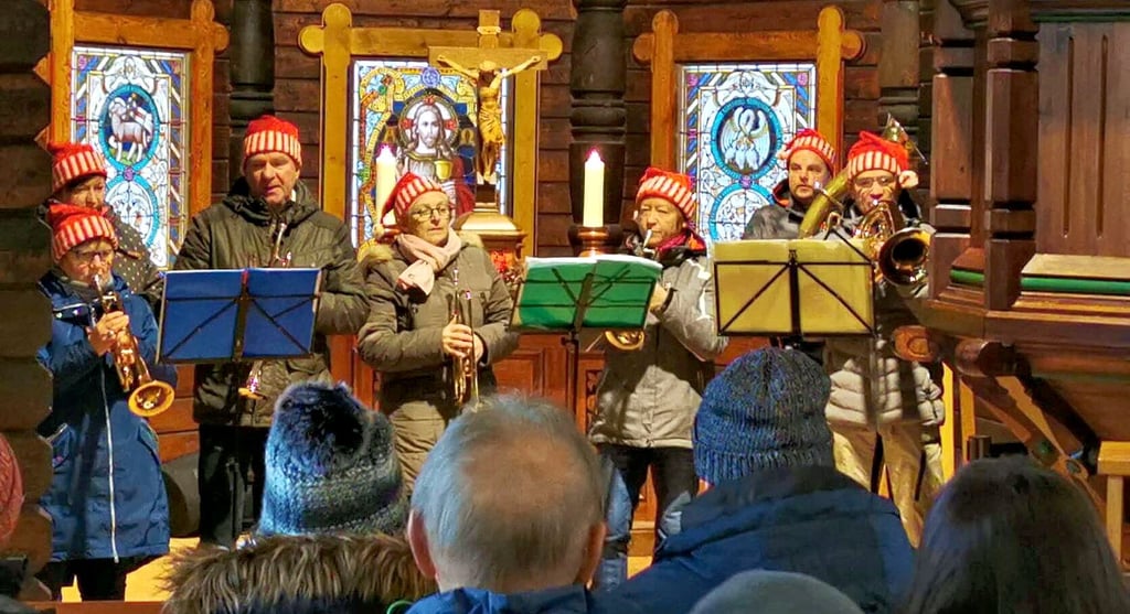 Beim Weihnachtsmarkt haben die Stieger Turmbläser in der Stabkirche gespielt.