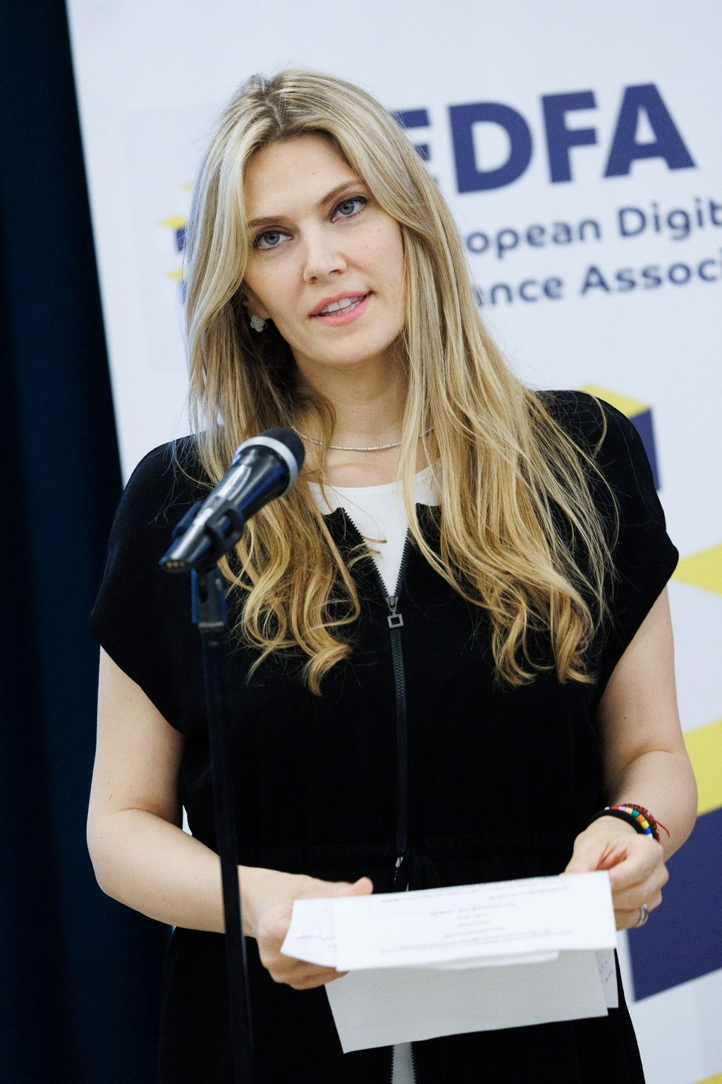 Eva Kaili, die Vize-Präsidentin des Europäischen Parlaments, sitzt in Untersuchungshaft.