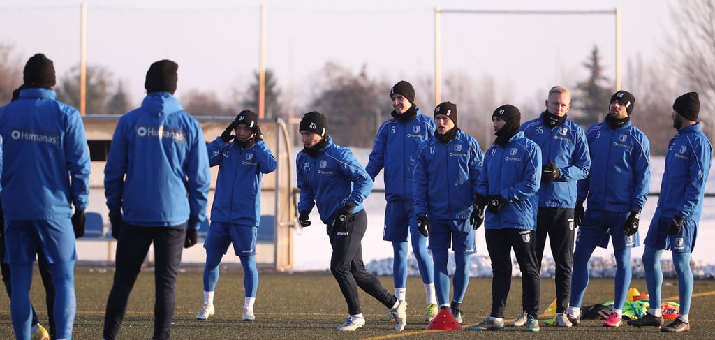 Auf dem Rasen fühlt er sich am wohlsten: Baris Atik. Der Vizekapitän und der FCM präsentierten sich am Dienstagnachmittag bei der ersten Einheit im Freien.