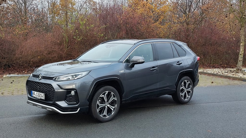 Der Suzuki Across Plug-in-Hybrid ist 4,64 Meter lang.