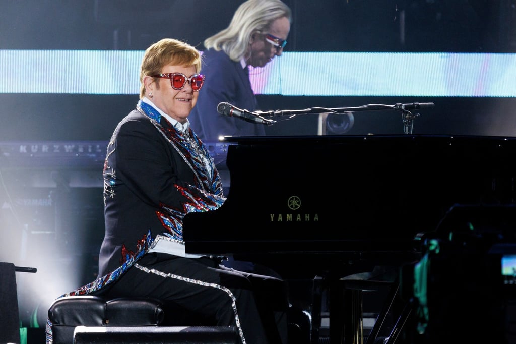 Sir Elton John tritt live bei der letzten Nordamerika-Show seiner „Farewell Yellow Brick Road“-Tour im Dodger Stadium in Los Angeles auf.