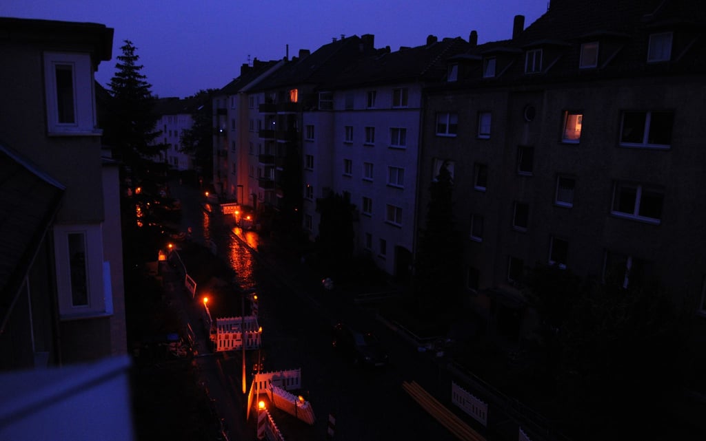 Bei einem Stromausfall können nur noch akkubetriebene Leuchten für etwas Helligkeit im Dunkeln sorgen.