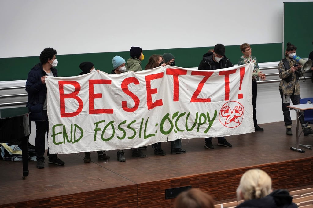 Die Gruppe „End Fossil: Occupy!“ besetzt immer noch mit einer Forderung den Audimax der Universität Leipzig.