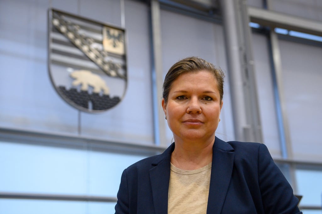 Sachsen-Anhalts Justizministerin Franziska Weidinger (CDU) lässt zunächst noch viele Fragen zum Ausbruchsversuch des Halle-Attentäters offen.