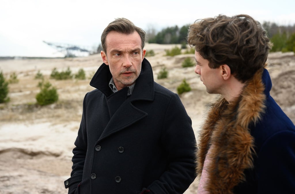 Kriminalhauptkommissar Adam Raczek (Lucas Gregorowicz, l) und Kommissaranwärter Vincent Ross (André Kaczmarczyk) bei der Spurensuche.