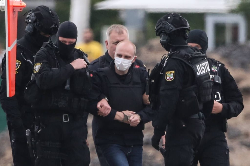 Stephan Balliet muss eine lebenslange Haftstrafe absitzen. Hier der Transport ins Gefängnis Burg nach einem Prozesstag.