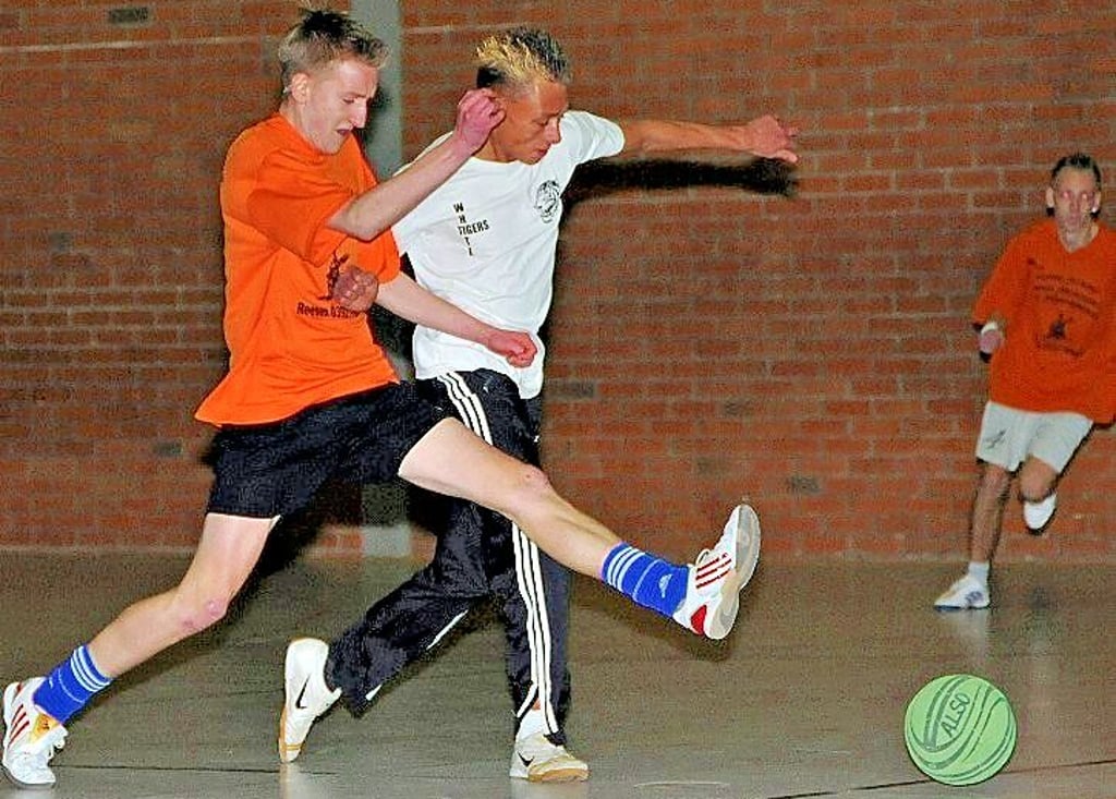 Der Reiz am Turnier in Burg (Jerichower Land) besteht darin, bis in die späten Abendstunden in der Sporthalle am Platz des Friedens Fußball spielen zu können.