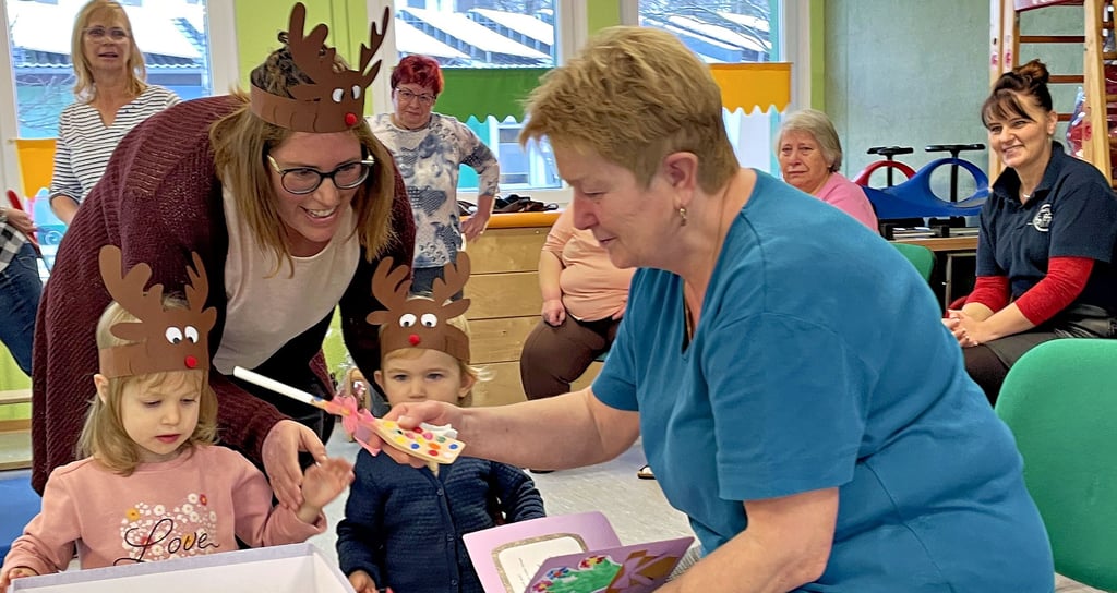 Kinder und Erzieher der Kita Birkenhain verabschiedeten gestern Kita-Köchin Marieta Reich.