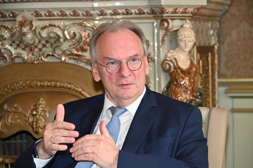 Ministerpräsident Reiner Haseloff während des Interviews in der Magdeburger Staatskanzlei.