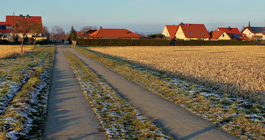 „In den Krengen“ heißt der jetzt aufgestellte Bebauungsplan für die Ortschaft Veckenstedt, der sich an das Wohngebiet Hundertmorgenfeld anschließt. Ein Investor aus dem Harzkreis will auf rund 20.000 Quadratmeter neue Grundstücke für den Wohnungsbau erschließen.