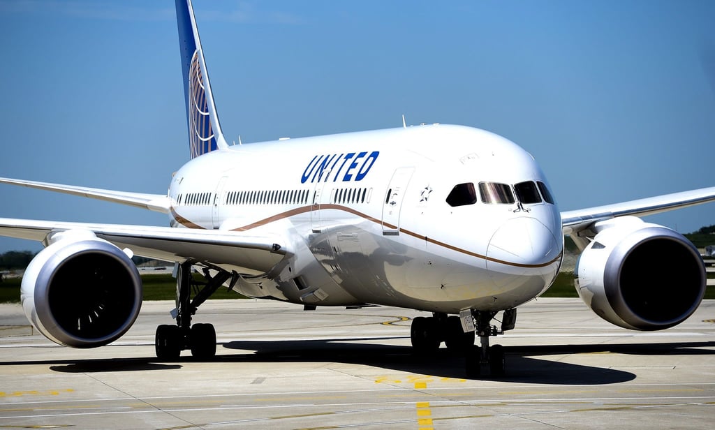Eine Boeing 787 Dreamliner von United Airlines mit mehr als 250 Personen an Bord am Flughafen in Chicago.