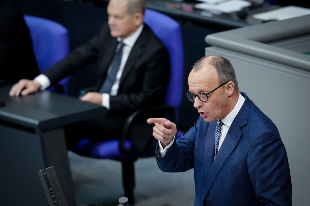 CDU-Chef Friedrich Merz kritisiert Kanzler Olaf Scholz und seine Ukraine-Politik scharf.