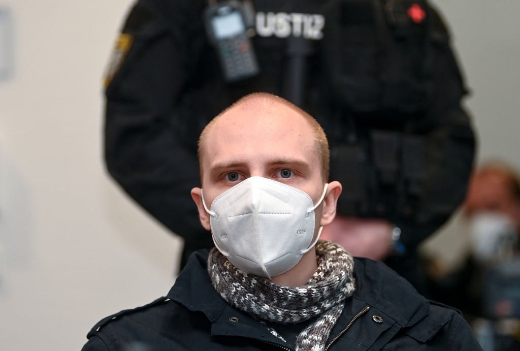 Unkooperativ und schwierig: In seiner vorherigen JVA in Halle gelang es Stephan Balliet, einen mehr als drei Meter hohen Zaun zu überwinden - er wurde allerdings noch innerhalb des Gefängnisses wieder geschnappt.