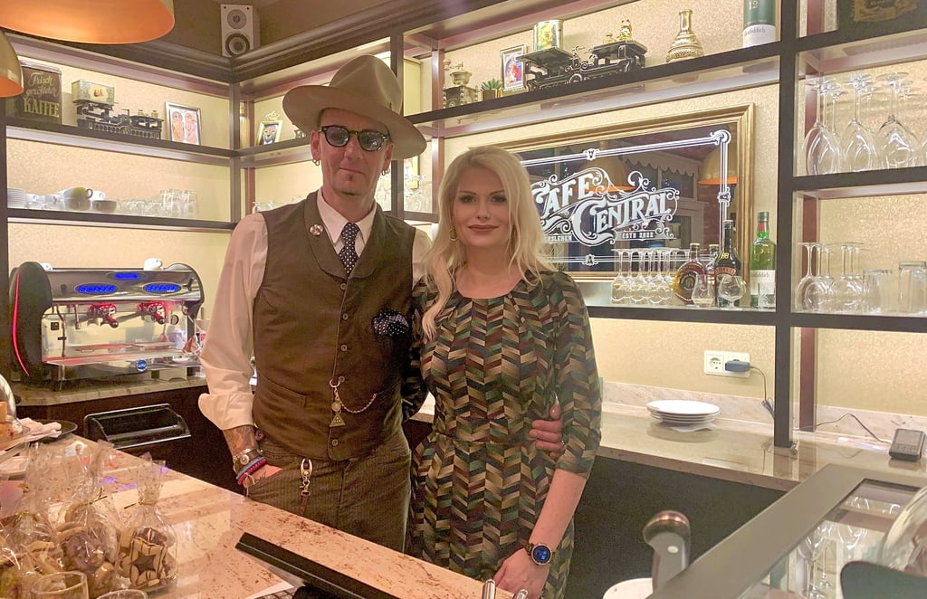 Nicole Achilles und ihr Lebensgefährte Ardor haben in der vergangenen Woche in Oschersleben das "Café Central" eröffnet.
