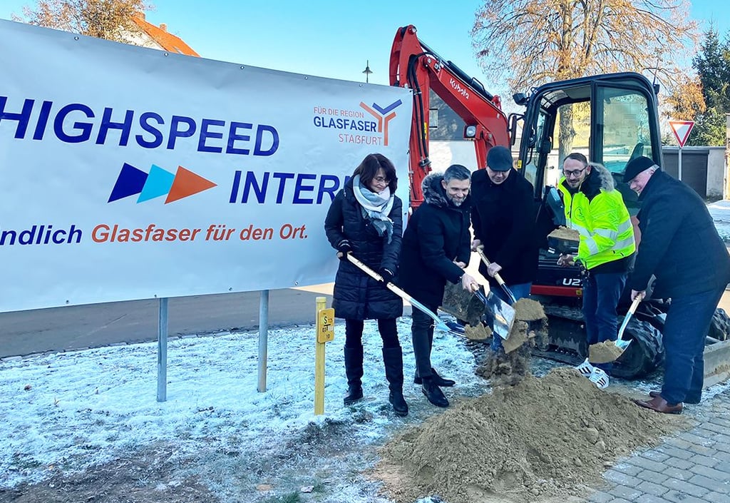 Symbolischer Spatenstich in Rathmannsdorf mit (von links) Elke Heitmann, Eugen Keller, Benjamin Zuck, Toni Weber und René Zok.