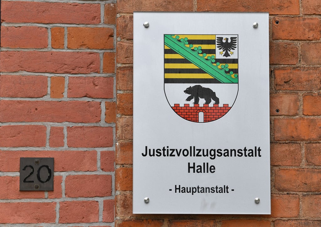 In der Justizvollzugsanstalt Halle hat es einen Suizid gegeben.