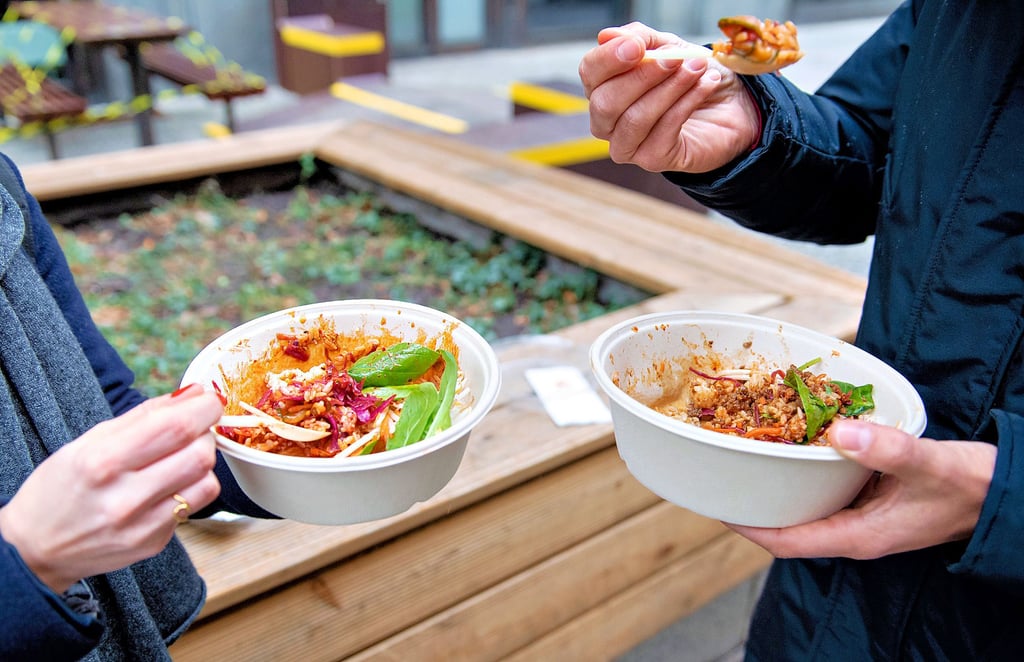 Das neue Verpackungsgesetzt sagt Einwegbehälternden Kampf an. Restaurantbetreiber sind auch in Staßfurt und Schönebeck ab 2023 dazu verpflichtet, auch Mehrwegbehälter als Alternative anzubieten.
