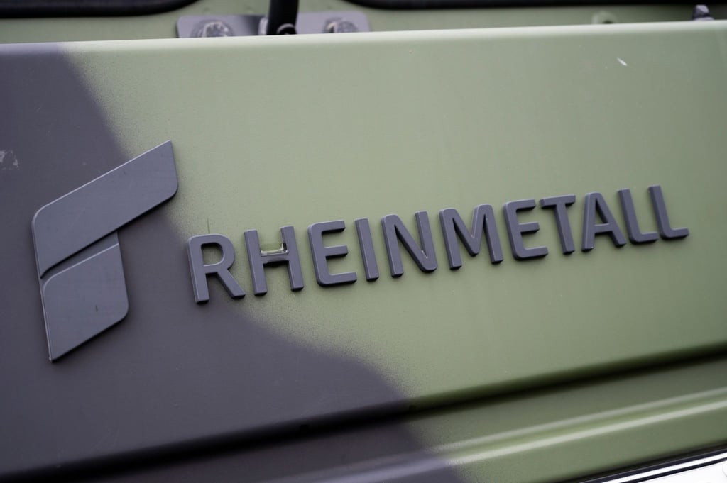 Rheinmetall sehe sich „in der Verantwortung, die Bundesregierung nach Kräften dabei zu unterstützen, die erforderliche Verteidigungsfähigkeit der Bundeswehr wiederherzustellen“, so ein Konzernsprecher.