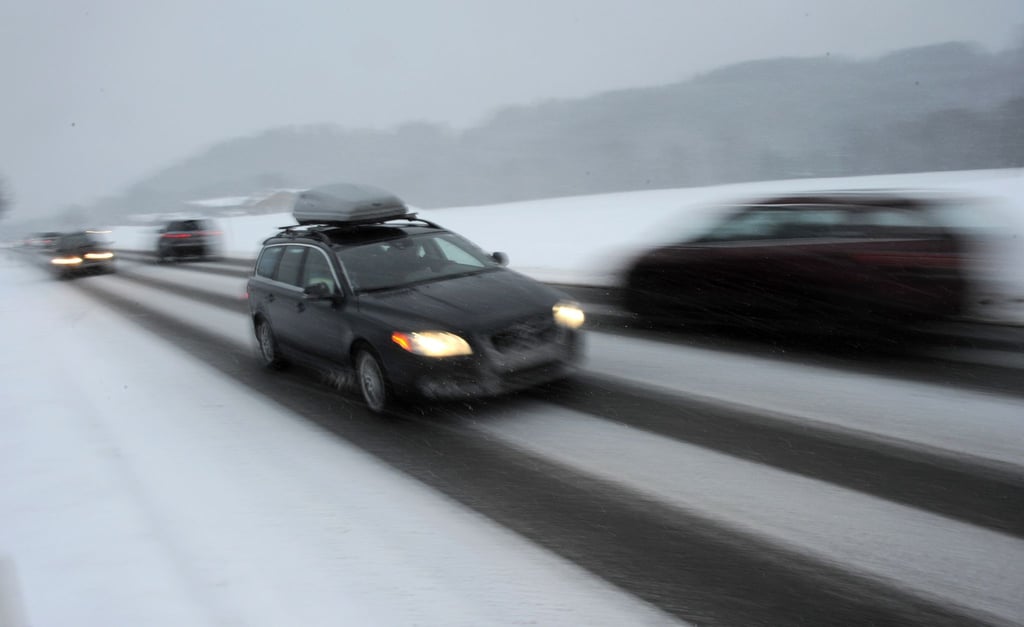 Ab ins Oberstübchen: Am sichersten transportieren Wintersportler ihre Ausrüstung in einer Dachbox.