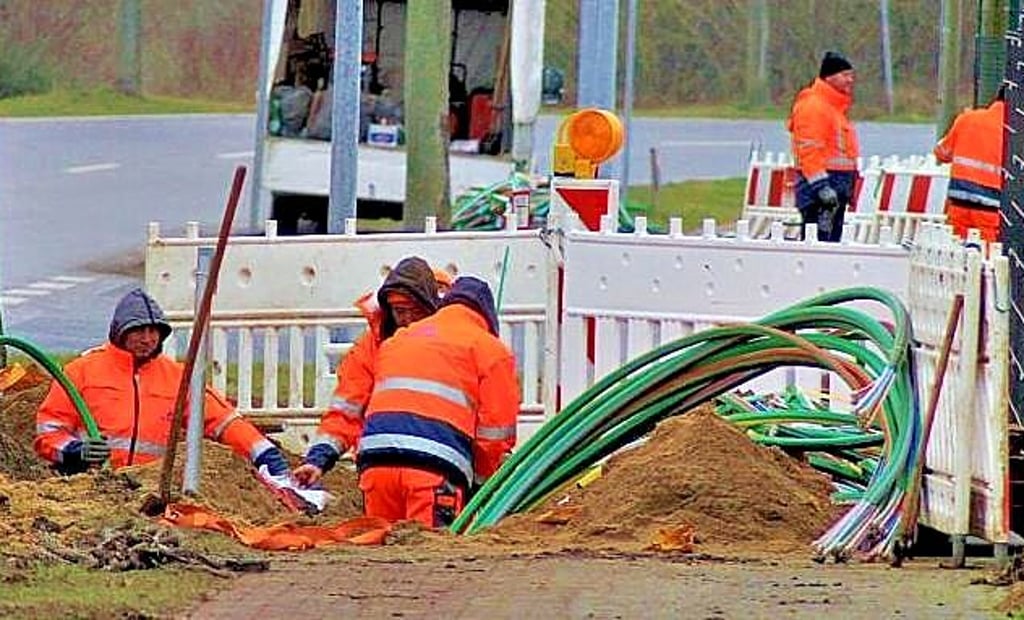 Teams, die Glasfaserausbau betreiben, waren zuletzt an mehreren Stellen in Haldensleben gleichzeitig zu sehen.