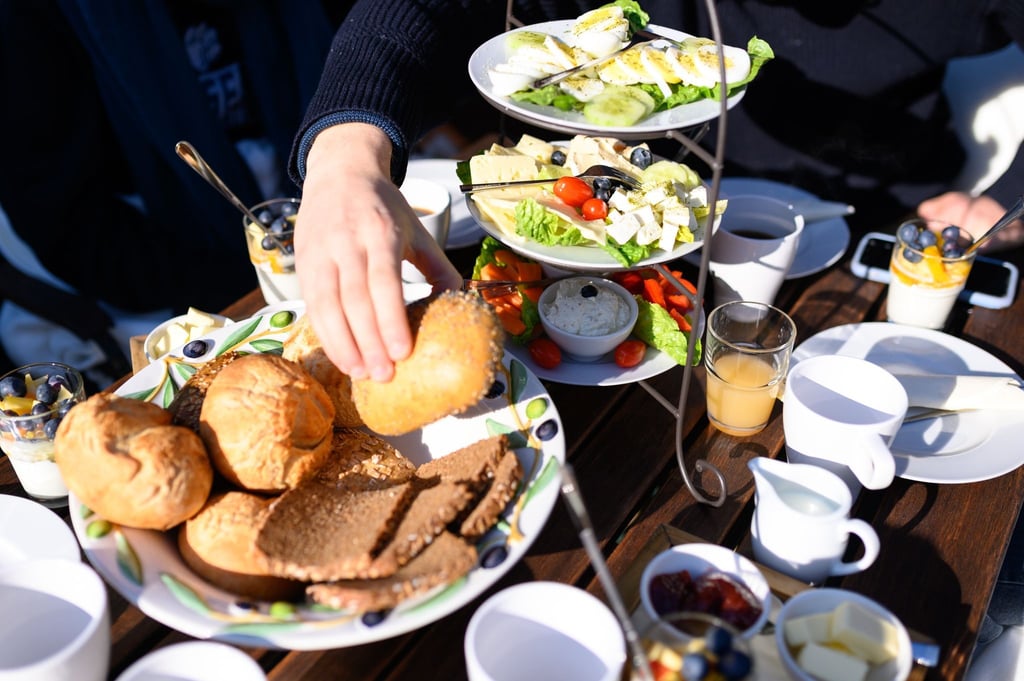 Ein reichhaltiges Frühstück kann aus ernährungswissenschaftlicher Hinsicht durchaus sinnvoll sein.