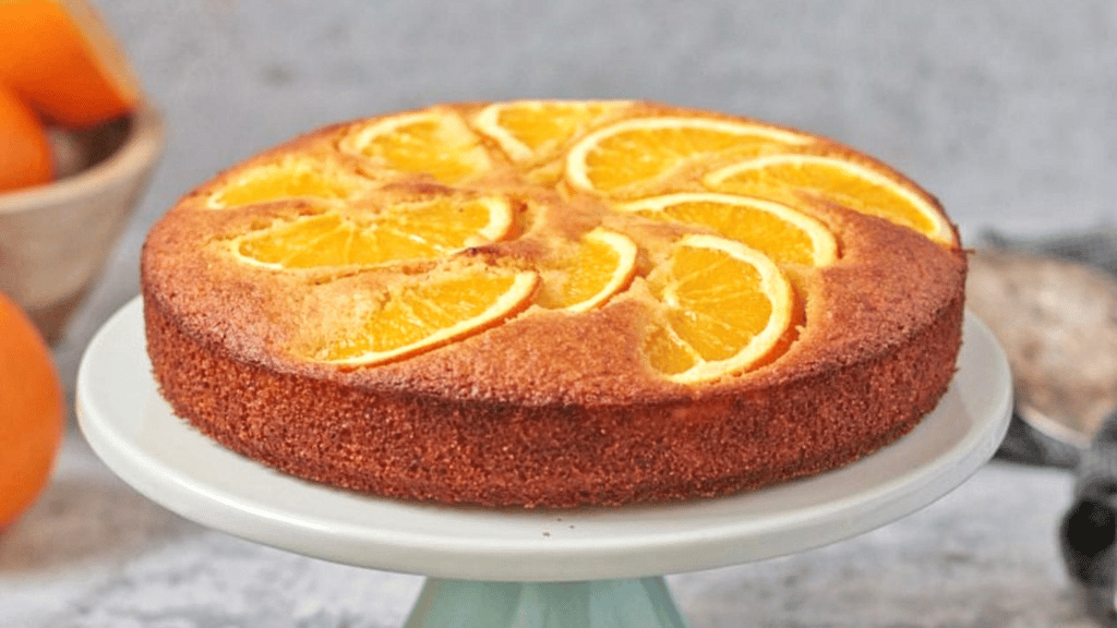 Im "Pastel Blumencafé" in Magdeburg ist der Gewürz-Orangenkuchen ohne Mehl und Butter in der Weihnachtszeit wegen seines intensiven Orangengeschmacks gefragt.