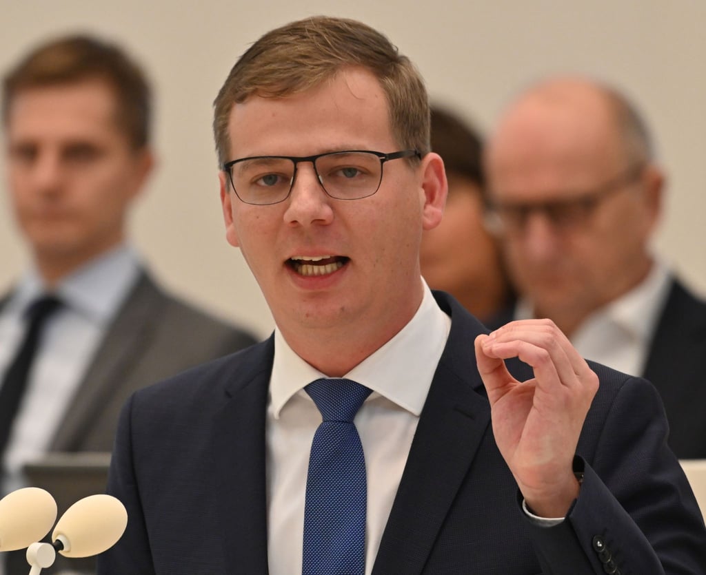 Sebastian Walter (Die Linke) spricht im Brandenburger Landtag.