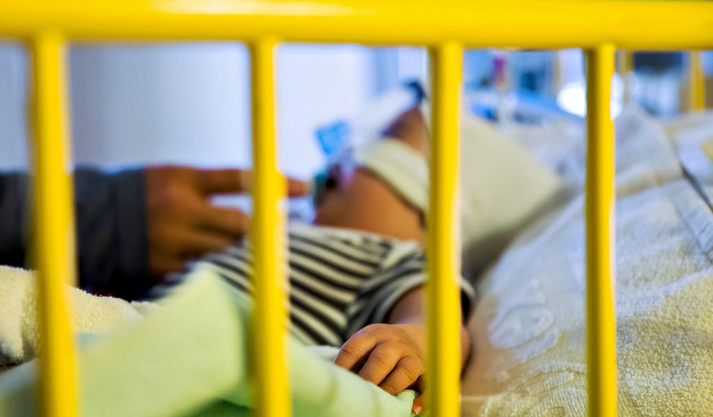 Die ungewöhnlich vielen Atemwegserkrankung bei Kindern bringen Krankenhäuser in Sachsen-Anhalt zunehmend an die Belastungsgrenze.