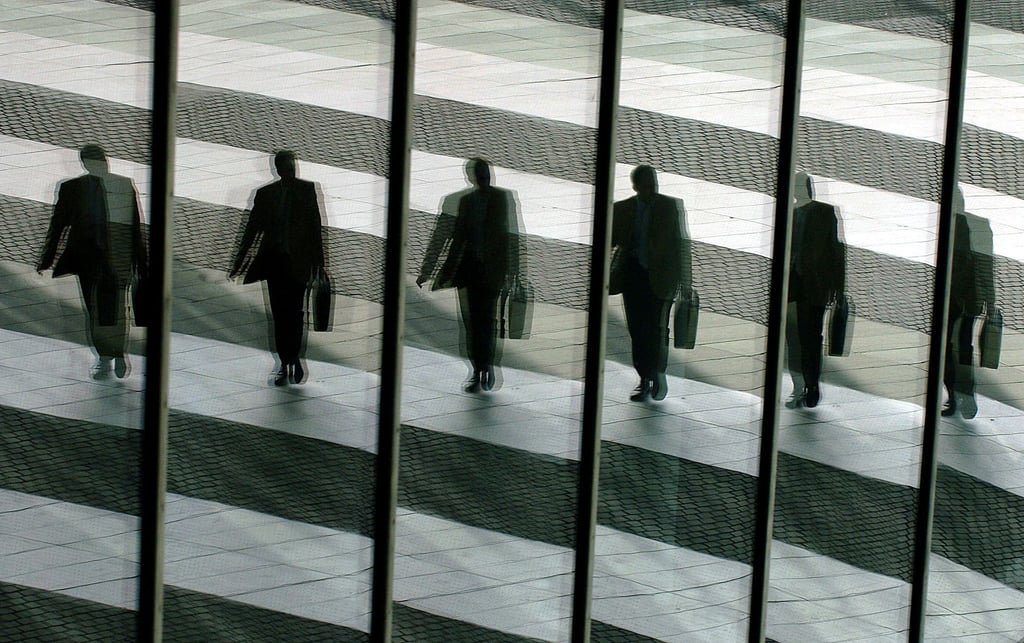 Sind die Prognosen am Arbeitsmarkt düster, bleibt Betrieben, die nicht genug Arbeit für ihre Beschäftigten haben, immer noch das Instrument der Kurzarbeit.