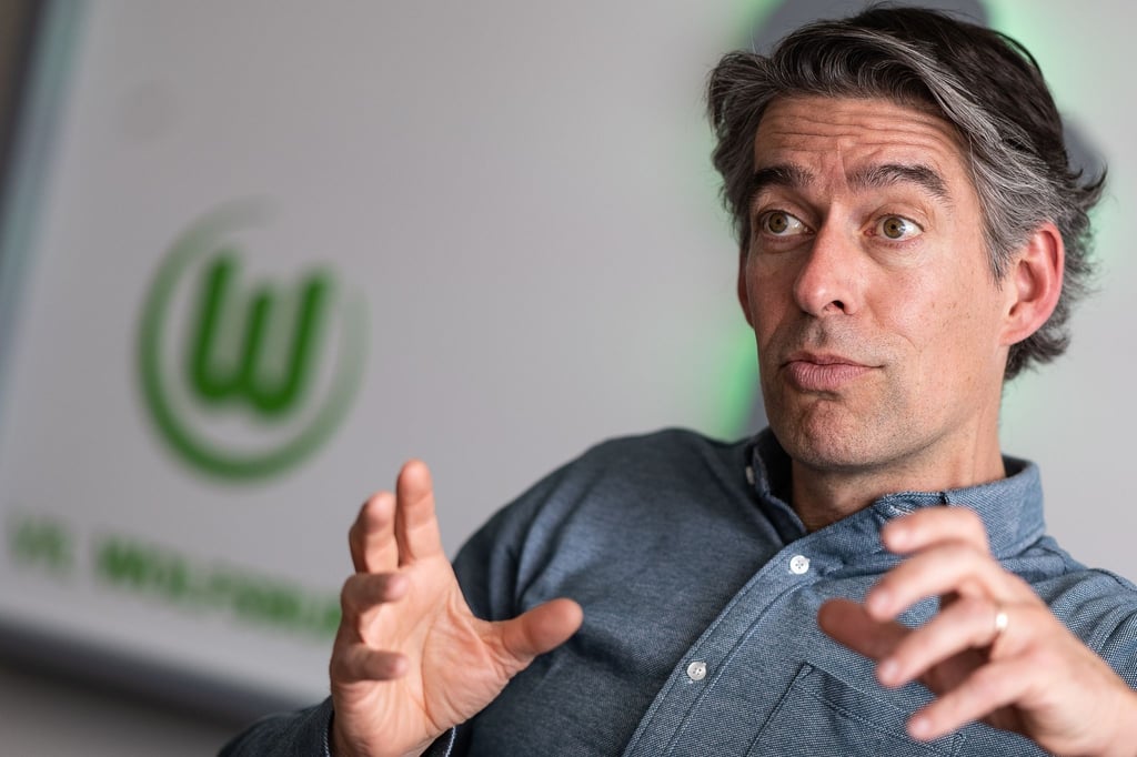 Michael Meeske, Geschäftsführer beim Fußball-Bundesligisten VfL Wolfsburg, spricht.