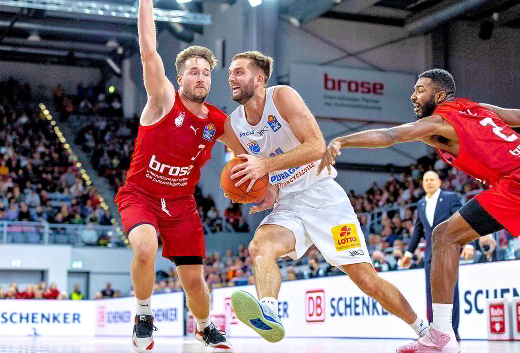 Mitchell Ballock (Bildmitte) überzeugte zuletzt gegen Brose Bamberg.