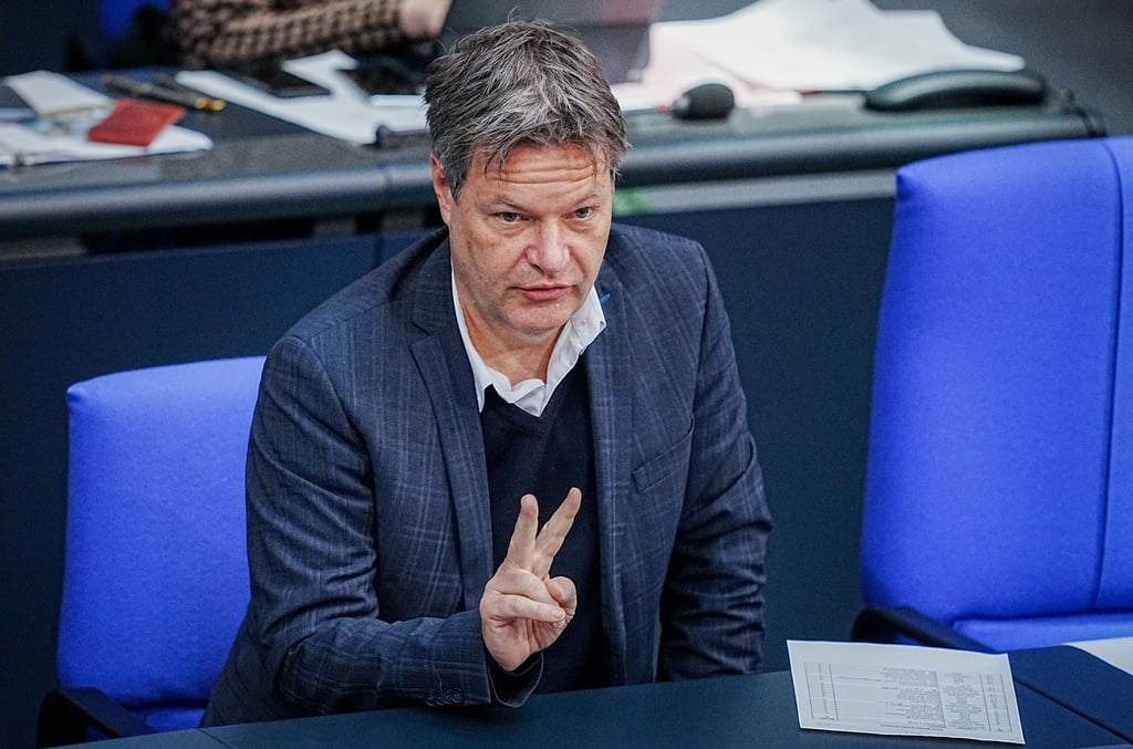 Robert Habeck (Bündnis 90/Die Grünen), Bundesminister für Wirtschaft und Klimaschutz, spricht.