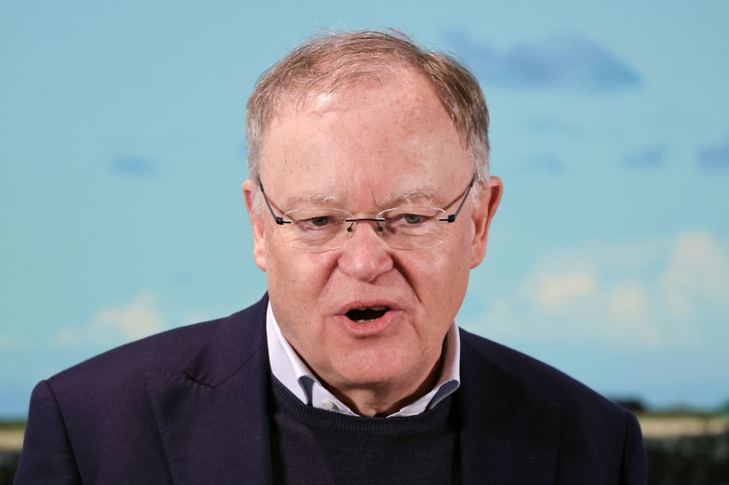 Stephan Weil (SPD), Ministerpräsident in Niedersachsen, spricht während der Eröffnung des LNG-Terminals in Wilhelmshaven.