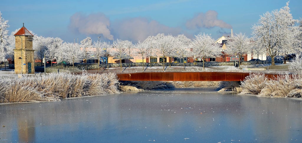 So schön kann der Winter am Stadtsee Staßfurt sein.