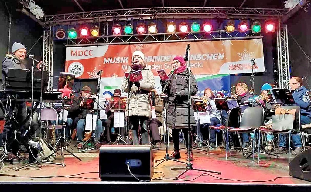 Das erste Schönebecker Weihnachtssingen am Freitag, 16. Dezember, war laut den Organisatoren ein voller Erfolg.