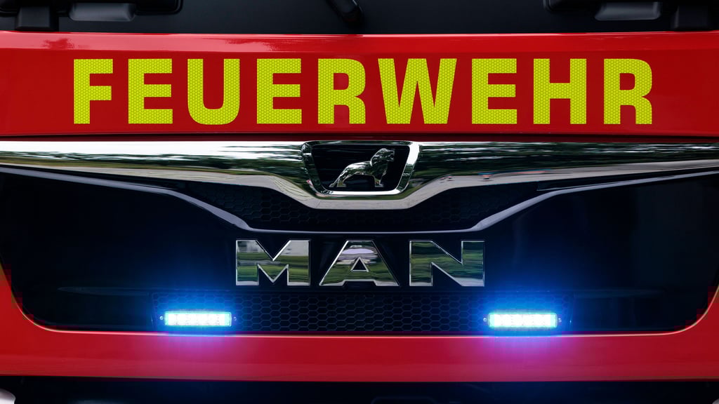 Zu einem Pkw-Brand rückte in der Nacht zu Sonnabend die Naumburger Feuerwehr aus.