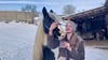 Die 13-jährige Amy liebt die Pferde über alles. Tammy war sehr scheu, als sie in Hornburg ankam. Das hat sie abgelegt.
