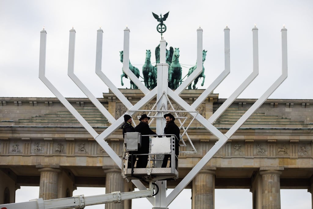 Einweihung des Chanukka-Leuchters am Brandenburger Tor.