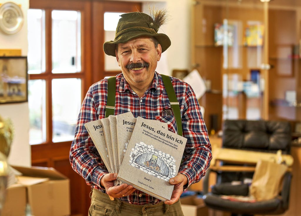 Siegfried Gallas hat ein Heimatsagenbuch mit Geschichten aus seiner Heimatstadt Braunsbedra herausgegeben.